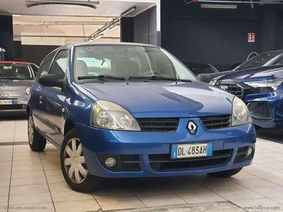 Usata Renault Clio II 58 CV (42 kW) 2007 Blu Berlina