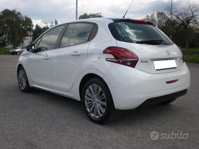 Usata Peugeot 208 74 CV (54 kW) 2016 Bianco Utilitaria