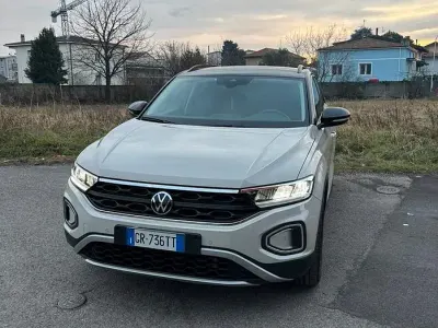 Usata VW T-Roc Business 116 CV (85 kW) 2023 Grigio SUV