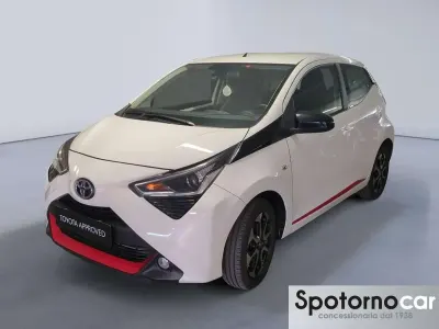 Usata Toyota Aygo X-play 72 CV (52 kW) 2018 Bianco Utilitaria
