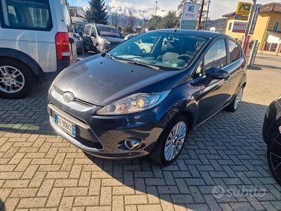 Usata Ford Fiesta 96 CV (70 kW) 2009 Grigio Utilitaria