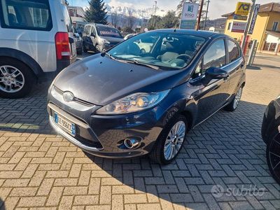 Usata Ford Fiesta 97 CV (71 kW) 2009 Grigio Utilitaria