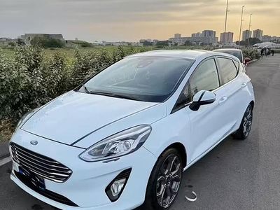 Usata Ford Fiesta 100 CV (73 kW) 2017 Bianco Utilitaria