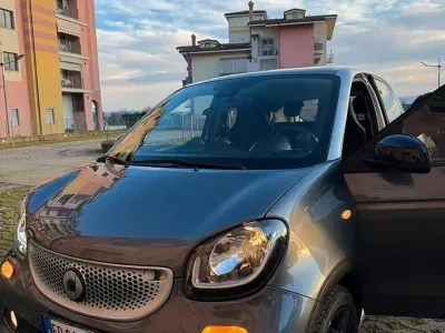 Usata Smart ForFour 90 CV (66 kW) 2016 Grigio Utilitaria
