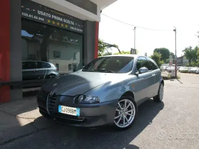 Usata Alfa Romeo 147 Exclusive 140 CV (102 kW) 2003 Grigio Utilitaria