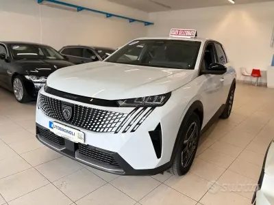 Usata Peugeot e-3008 Allure 103 kW (141 CV) 2025 Bianco SUV