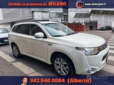 Usata Mitsubishi Outlander P-HEV Instyle 121 CV (88 kW) 2014 Bianco SUV