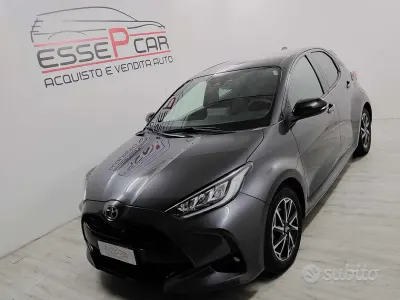 Brugt Toyota Yaris Hybrid Style 92 HK (67 kW) 2022 Grå Sedan