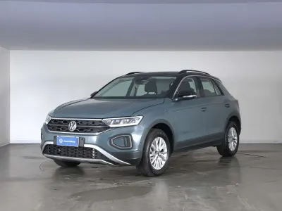 Usata VW T-Roc Life 150 CV (110 kW) 2025 Petroleum blue metallizzato nero SUV