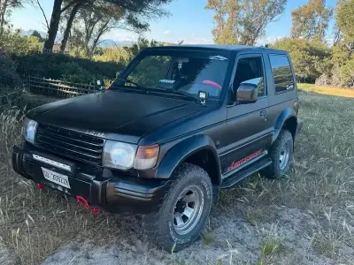 Usata Mitsubishi Pajero 100 CV (73 kW) 1991 Nero SUV
