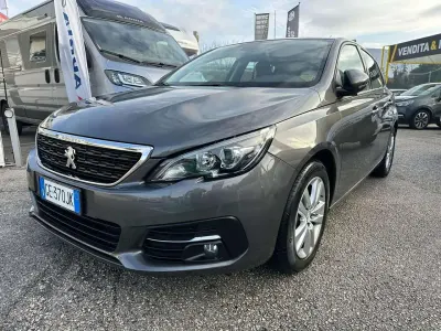 Usata Peugeot 308 Active 131 CV (96 kW) 2021 Gray Berlina