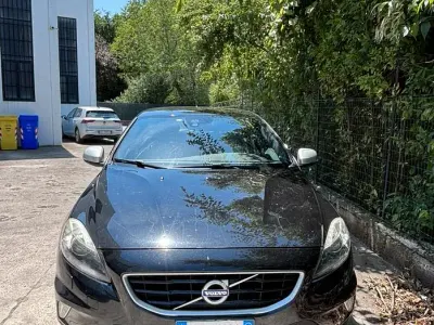 Usata Volvo V40 R-Design Kinetic 120 CV (88 kW) 2016 Berlina