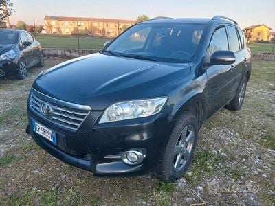 Usata Toyota RAV4 Lounge 150 CV (110 kW) 2013 Nero SUV