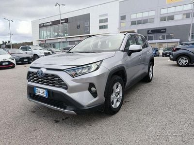 Usata Toyota RAV4 Hybrid Active 218 CV (160 kW) 2020 Grigio SUV