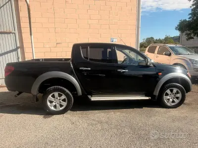Usata Mitsubishi L200 Invite 136 CV (100 kW) 2006 Nero Pick-up