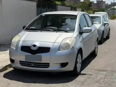 Usata Toyota Yaris 69 CV (50 kW) 2007 Bluazzurro Utilitaria