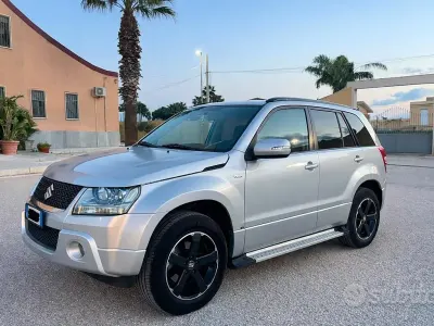 Usata Suzuki Grand Vitara 129 CV (94 kW) 2010 Marrone SUV