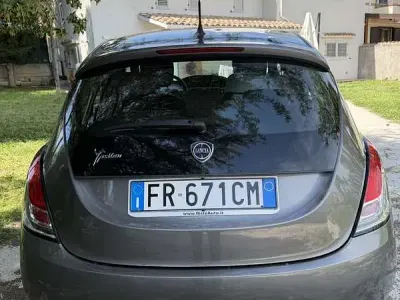 Usata Lancia Ypsilon 69 CV (50 kW) 2018 Grigio Utilitaria