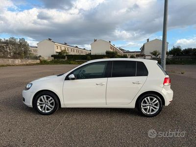 Usata VW Golf VI 105 CV (77 kW) 2010 Bianco Utilitaria