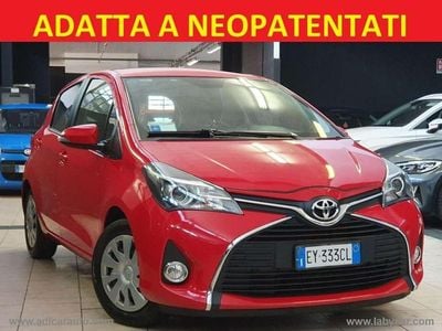 Usata Toyota Yaris 69 CV (50 kW) 2015 Rosso Utilitaria