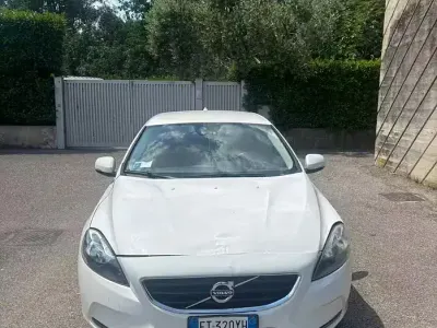 Usata Volvo V40 120 CV (88 kW) 2014 Bianco Berlina