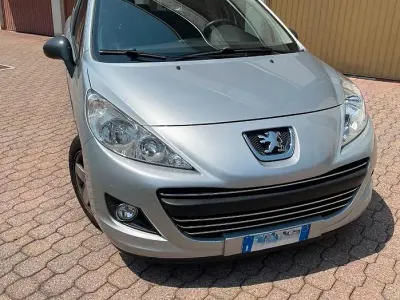 Usata Peugeot 207 95 CV (69 kW) 2010 Grigio Berlina