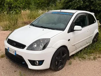 Usata Ford Fiesta ST 150 CV (110 kW) 2008 Bianco Utilitaria
