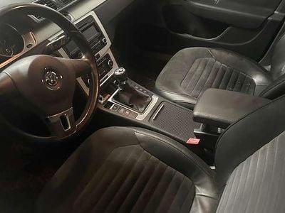 Usata VW Passat Highline 140 CV (102 kW) 2011 Nero Station wagon