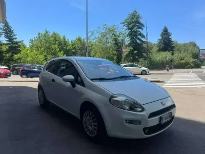 Usata Fiat Grande Punto 77 CV (56 kW) 2014 Bianco Utilitaria
