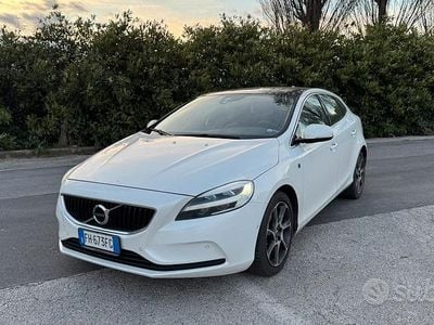Usata Volvo V40 Ocean Race 120 CV (88 kW) 2017 Bianco Berlina
