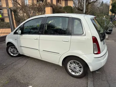 Usata Lancia Musa 77 CV (56 kW) 2010 Bianco Monovolume