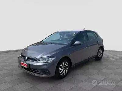 Usata VW Polo Life 95 CV (69 kW) 2023 Grigio Utilitaria