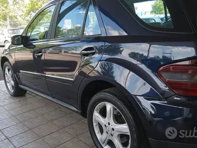 Usata Mercedes ML320 224 CV (164 kW) 2007 Blu SUV