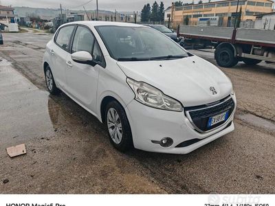 Usata Peugeot 208 95 CV (69 kW) 2015 Bianco Utilitaria
