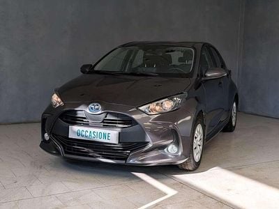 Usata Toyota Yaris Hybrid Business Edition 92 CV (67 kW) 2022 Grigio Berlina