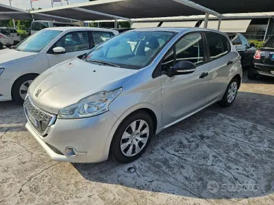 Usata Peugeot 208 Allure 68 CV (50 kW) 2013 Grigio metallizzato Utilitaria
