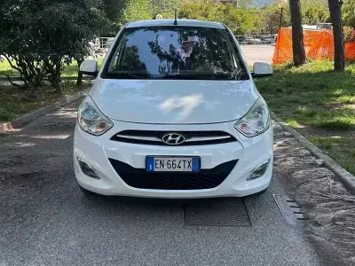 Używany Hyundai i10 69 KM (50 kW) 2012 Biały Hatchback