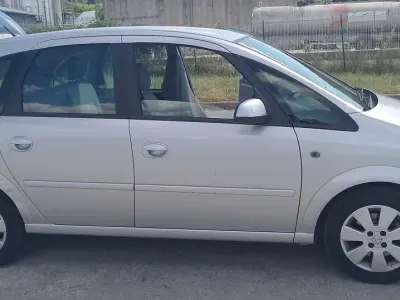Usata Opel Meriva 101 CV (74 kW) 2004 Argento Monovolume