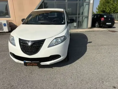 Usata Lancia Ypsilon 80 CV (58 kW) 2014 Bianco Utilitaria