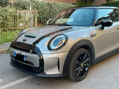 Usata Mini Cooper SE 75 kW (102 CV) 2023 Grigio Utilitaria