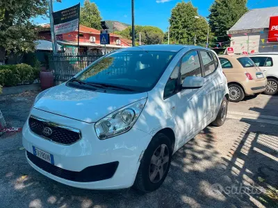 Usata Kia Venga Active 90 CV (66 kW) 2014 Bianco Utilitaria
