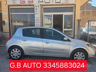 Brugt Renault Clio II 85 HK (62 kW) 2010 Grå Sedan