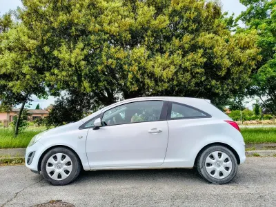 Usata Opel Corsa 85 CV (62 kW) 2012 Bianco Utilitaria