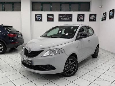 Usata Lancia Ypsilon Gold 69 CV (50 kW) 2018 Grigio Utilitaria