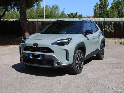 Usata Toyota Yaris Cross 92 CV (67 kW) 2024 Verde SUV