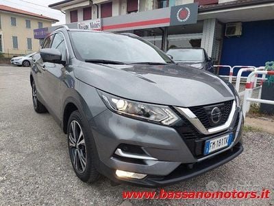 Usata Nissan Qashqai N-Connecta 110 CV (80 kW) 2017 Grigio SUV