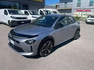 Usata Lancia Ypsilon 101 CV (74 kW) 2025 Grigio granite Utilitaria