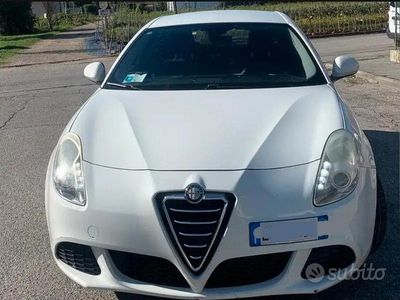 Second-hand Alfa Romeo Giulietta 109 CP (80 kW) 2012 Alb Hatchback