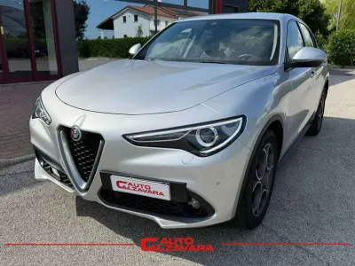 Usata Alfa Romeo Stelvio Business 160 CV (117 kW) 2019 Argento SUV