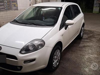 Usata Fiat Punto 77 CV (56 kW) 2015 Bianco Utilitaria